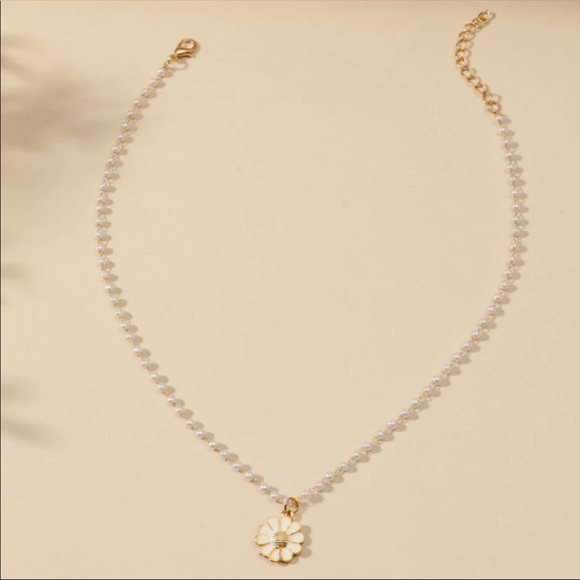 New Pearl Daisy Choker Necklace - Picture 3 of 4